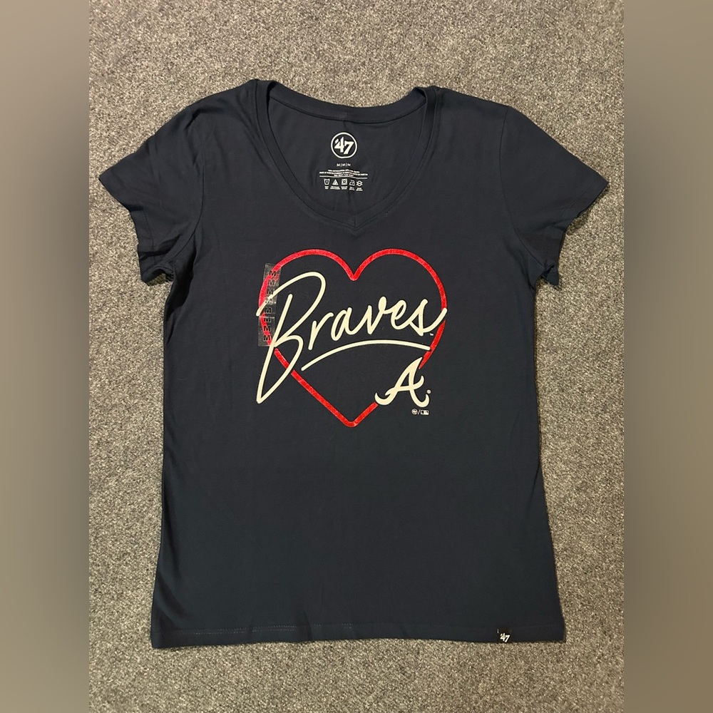 47 Brand Navy Atlanta Braves Heart T-Shirt women’s M , NEW!